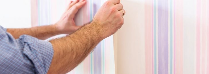 Отслоились обои на стенах: чем подклеить своими руками? Чем подклеить обои